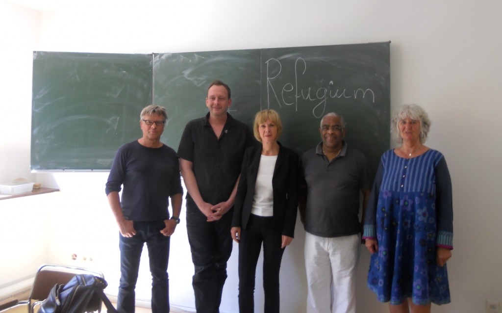 Brigitte Pothmer (3.v.l.) beim Flüchtlingshilfe-Verein "Refugium" (09.07.2015)