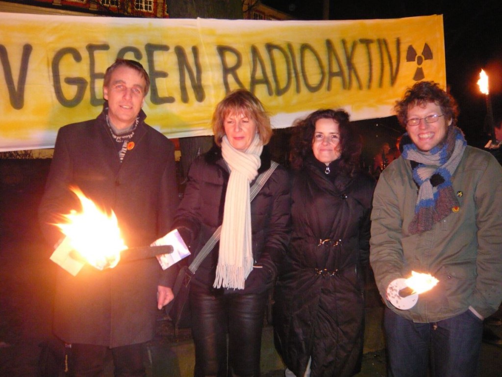 Grüne Promis bei der Asse II-Lichterkette am 26.02.2009 (Stefan Wenzel, Brigitte Pothmer, Gabriele Heinen-Kljajić und Jan Philipp Albrecht)