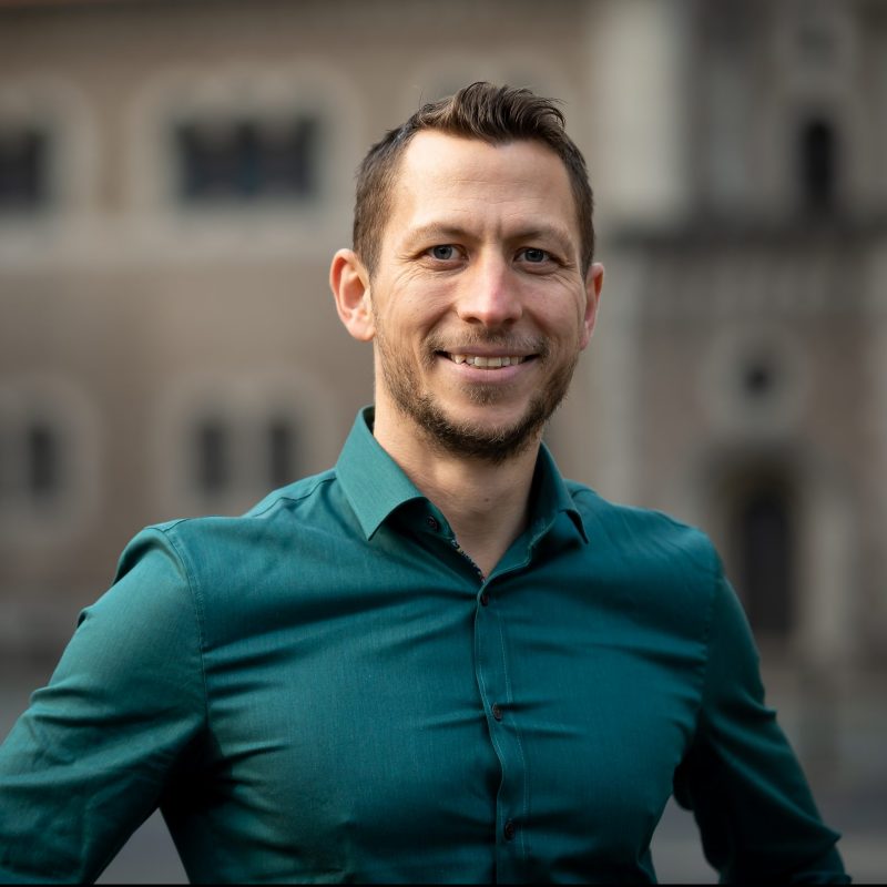 Portraitfoto von Gordon Schnepel.